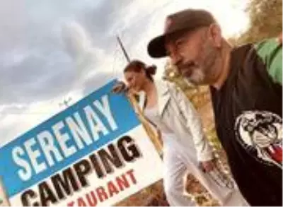 Cem Yılmaz ile aşk yaşayan Serenay Sarıkaya'dan bir ilk!