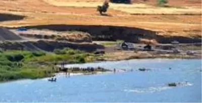 Dicle Nehrinde kaybolan gencin cansız bedenine ulaşıldı Dicle Nehrinde kaybolan gencin cansız bedenine ulaşıldı