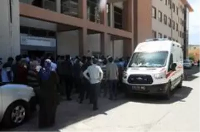 Dicle Nehrinde kaybolan gencin cansız bedenine ulaşıldı Dicle Nehrinde kaybolan gencin cansız bedenine ulaşıldı