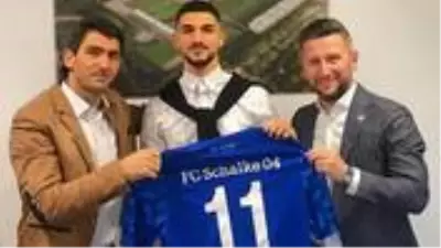 Hakan Çalhanoğlu'nun kuzeni Kerim Çalhanoğlu, Schalke ile 4 yıllık sözleşme imzaladı Hakan Çalhanoğlu'nun kuzeni Kerim Çalhanoğlu, Schalke ile 4 yıllık sözleşme imzaladı