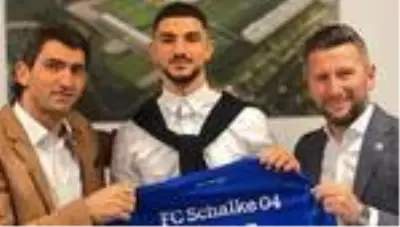 Hakan Çalhanoğlu'nun kuzeni Kerim Çalhanoğlu imzayı attı! Galatasaray da ilgileniyordu... Hakan Çalhanoğlu'nun kuzeni Kerim Çalhanoğlu imzayı attı! Galatasaray da ilgileniyordu...