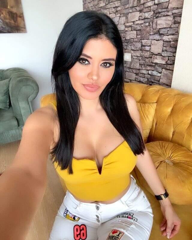 İhanet açıklamasıyla gündem olan Ebru Polat'ın saatinin fiyatı dudak uçuklattı İhanet açıklamasıyla gündem olan Ebru Polat'ın saatinin fiyatı dudak uçuklattı