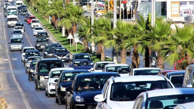 Bodrum'a 500 bin araç girdi, nüfus tam 4 katına çıktı! Muğla Belediye Başkanı şaşırdı: Pılını pırtını toplayan buraya geliyor
