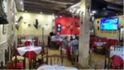 İspanya'da Kovid-19'un etkilediği restoran sektörü yeni normlara uyum sağlamaya çalışıyor İspanya'da Kovid-19'un etkilediği restoran sektörü yeni normlara uyum sağlamaya çalışıyor
