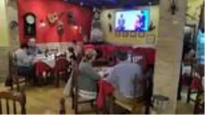 İspanya'da Kovid-19'un etkilediği restoran sektörü yeni normlara uyum sağlamaya çalışıyor İspanya'da Kovid-19'un etkilediği restoran sektörü yeni normlara uyum sağlamaya çalışıyor