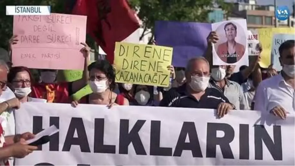 İstanbul'da Üç Siyasetçinin Vekilliğinin Düşürülmesi Protesto Edildi
