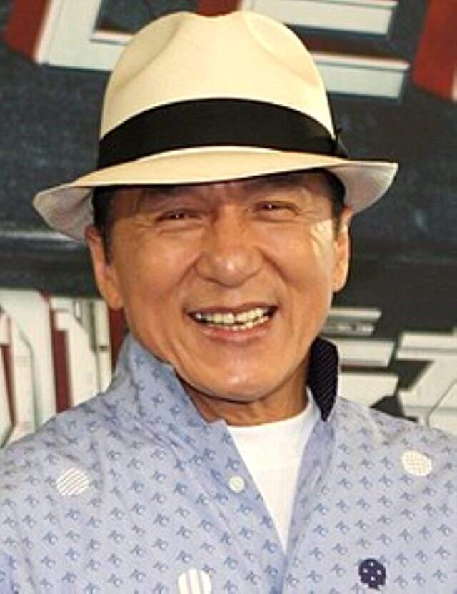 Jackie Chan kimdir? Jackie Chan kaç yaşında ve nereli? Jackie Chan hangi filmlerde oynadı? Jackie Chan hayatı ve biyografisi!