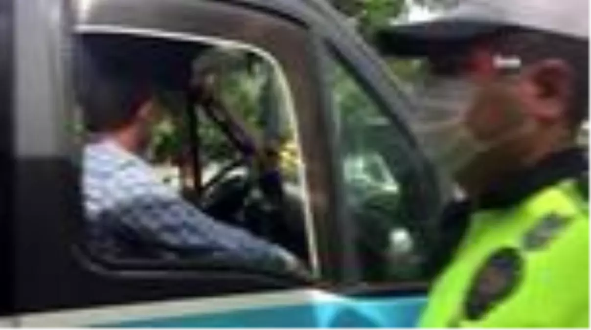 Kapasite denetimi yapılan minibüsler boş geldi, maske takmayanlar yüzlerini gizledi