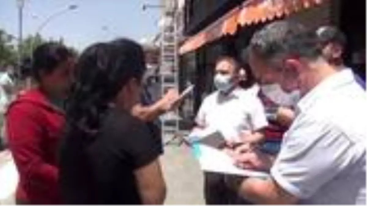 Maskesiz sokağa çıktığı için ceza kesilen vatandaş, 'Canımızı mı alacaksınız' diyerek tepki gösterdi