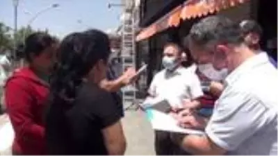 Maskesiz sokağa çıktığı için ceza kesilen vatandaş, 'Canımızı mı alacaksınız' diyerek tepki gösterdi Maskesiz sokağa çıktığı için ceza kesilen vatandaş, 'Canımızı mı alacaksınız' diyerek tepki gösterdi