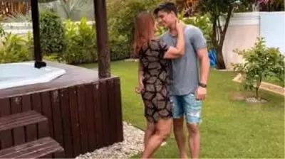 Neymar'ın annesi Nadine Gonçalves ile tartışan sevgilisi Tiago Ramos, cama yumruk atarak yaralandı Neymar'ın annesi Nadine Gonçalves ile tartışan sevgilisi Tiago Ramos, cama yumruk atarak yaralandı