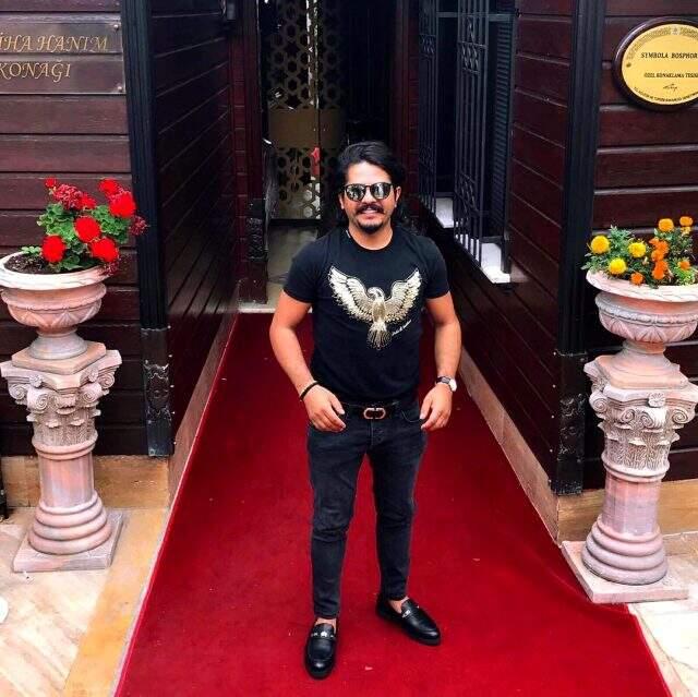 Nusret'le birlikte çalışan kardeşi Özgür Gökçe, suskunluğunu bozdu Nusret'le birlikte çalışan kardeşi Özgür Gökçe, suskunluğunu bozdu