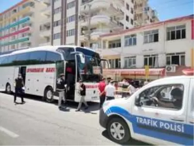 Silvan'da otobüslerde korona virüs denetimi Silvan'da otobüslerde korona virüs denetimi