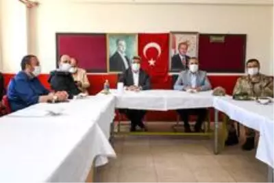 Vali Bilmez, deprem bölgesindeki muhtarlarla bir araya geldi Vali Bilmez, deprem bölgesindeki muhtarlarla bir araya geldi