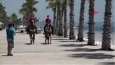 ANTALYA Atlı polis, çocukların sevgilisi ANTALYA Atlı polis, çocukların sevgilisi