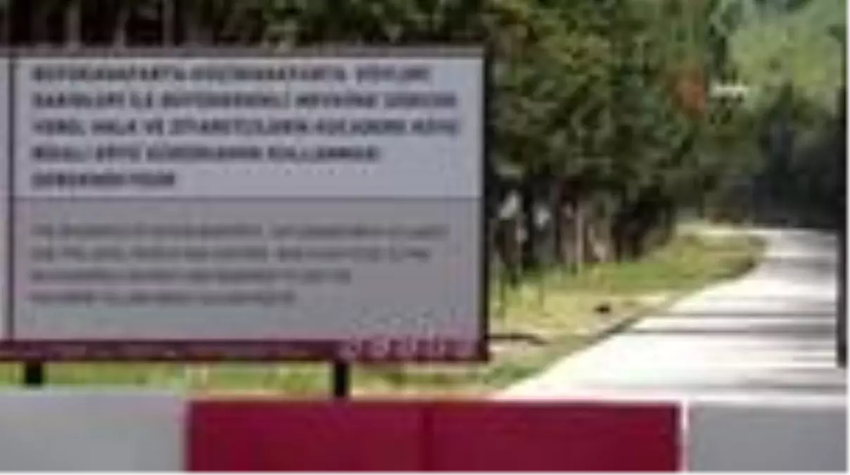 Anzak Koyu yolunda toprak kayması