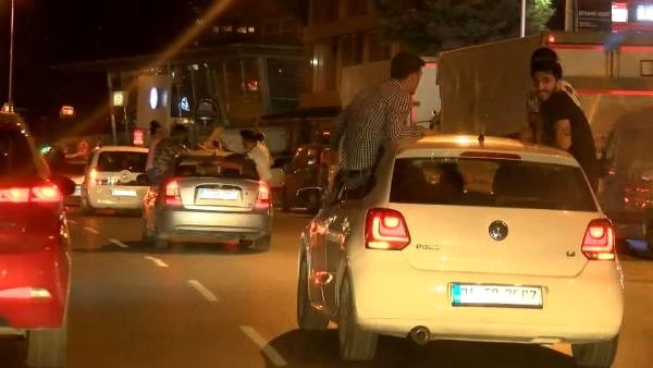 Beyoğlu'nda asker uğurlama konvoyunda tehlikeli anlar