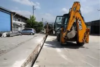 Bursa'da 3 bin işletmeli Beşevler Sanayi Sitesi'nin altyapısı baştan sona yenileniliyor Bursa'da 3 bin işletmeli Beşevler Sanayi Sitesi'nin altyapısı baştan sona yenileniliyor