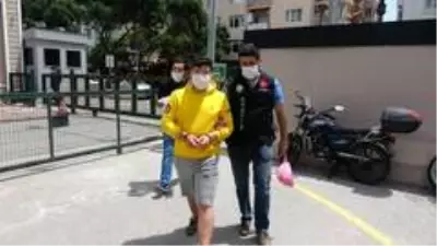Çaldığı altınları bozduramayan hırsız, kuyumcuya mesaj attı: Abi bileziklerin Ayvacık'ta Çaldığı altınları bozduramayan hırsız, kuyumcuya mesaj attı: Abi bileziklerin Ayvacık'ta