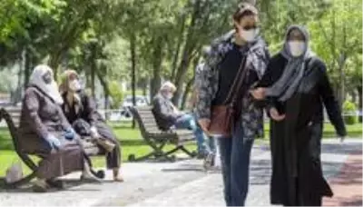 Diyarbakır'da koronavirüs vakaları hızlı artışta: 'Kent, birinci dalganın pik noktasını görebilir' Diyarbakır'da koronavirüs vakaları hızlı artışta: 'Kent, birinci dalganın pik noktasını görebilir'