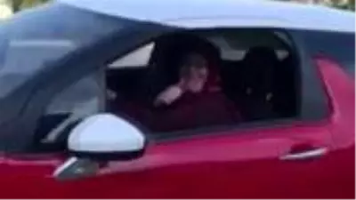 Drift yapan kadının görüntüleri sosyal medyada yoğun ilgi gördü Drift yapan kadının görüntüleri sosyal medyada yoğun ilgi gördü