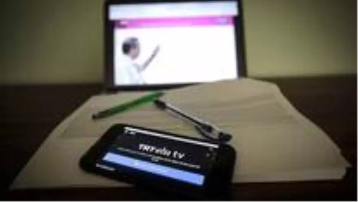EBA TV lise haftalık ders programı nedir? Ortaokul ders programında bu hafta hangi dersler ve konular var? EBA TV 8 Haziran haftası programı!