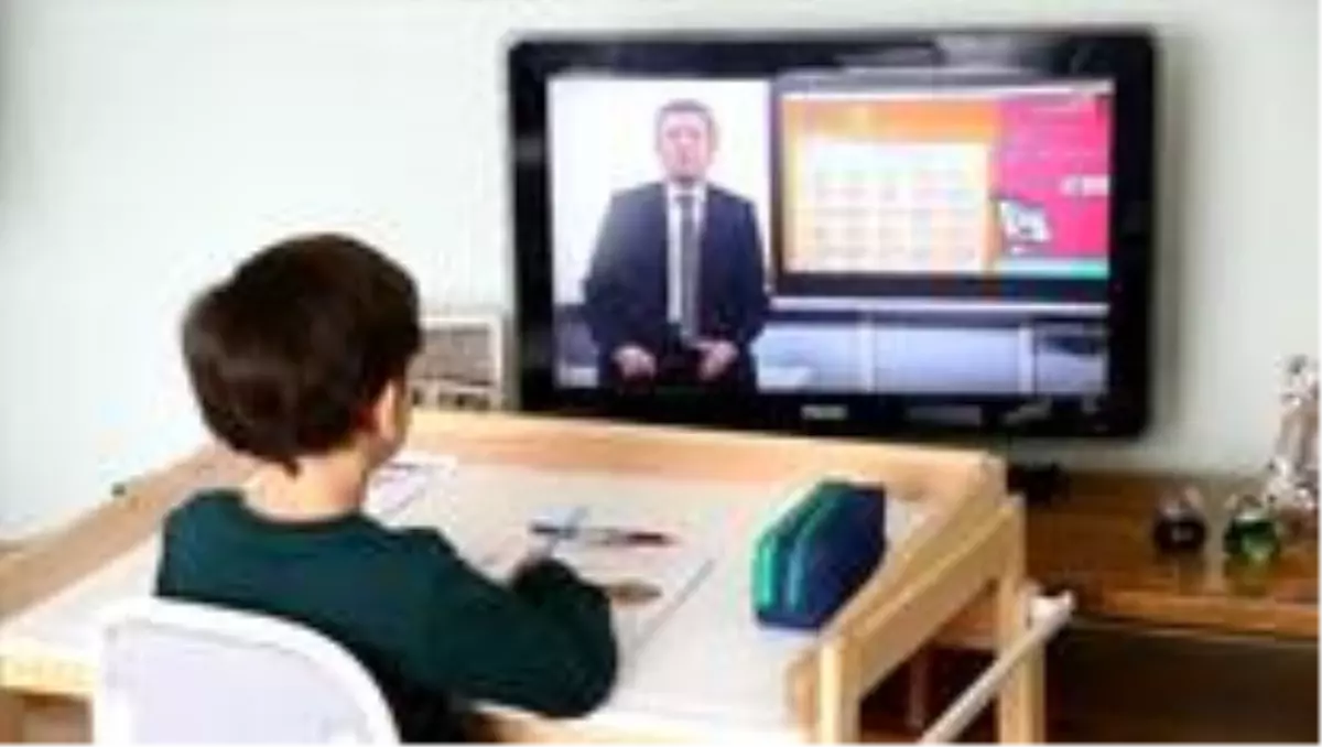 EBA TV ortaokul haftalık ders programı nedir? Ortaokul ders programında bu hafta hangi dersler ve konular var? EBA TV 8 Haziran haftalık programı!