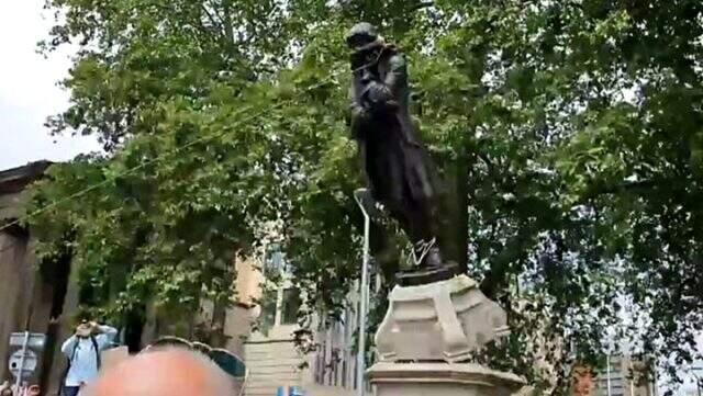 Edward Colston: 'Karanlık mirası'yla Bristol'ı bölen İngiliz köle taciri Edward Colston: 'Karanlık mirası'yla Bristol'ı bölen İngiliz köle taciri