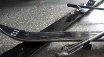Fikret Ünlü'nün 60 yıllık ahşap kayak takımı ilgi topluyor