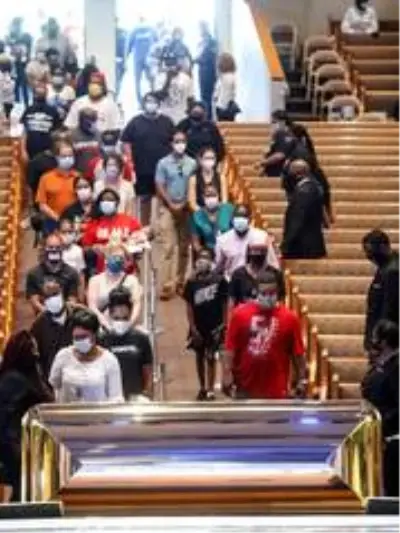 Amerikan polisinin şiddeti sonucu hayatını kaybeden siyahi George Floyd için üçüncü cenaze töreni düzenlendi Amerikan polisinin şiddeti sonucu hayatını kaybeden siyahi George Floyd için üçüncü cenaze töreni düzenlendi