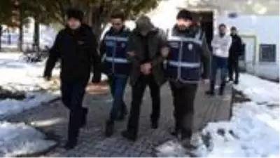 Hülya Avşar'ın evini de soyan 'Binbir Surat' lakaplı Zelkif Bay, cezaevinde öldü Hülya Avşar'ın evini de soyan 'Binbir Surat' lakaplı Zelkif Bay, cezaevinde öldü