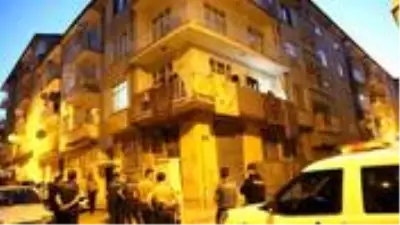 İstediği kızı ailesi vermeyen genç, arkadaşlarıyla birlikte kızın evini bastı İstediği kızı ailesi vermeyen genç, arkadaşlarıyla birlikte kızın evini bastı