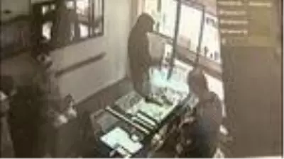 Kuyumcuya soygun girişimi kamerada Kuyumcuya soygun girişimi kamerada