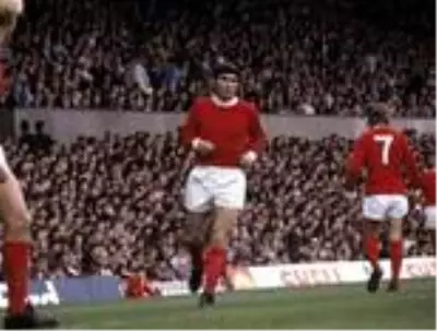 Manchester United efsanesi Tony Dunne hayatını kaybetti Manchester United efsanesi Tony Dunne hayatını kaybetti