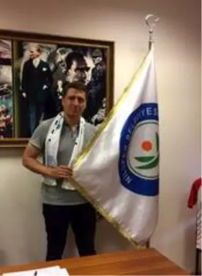 Nilüfer Belediyespor'da 5 imza Nilüfer Belediyespor'da 5 imza