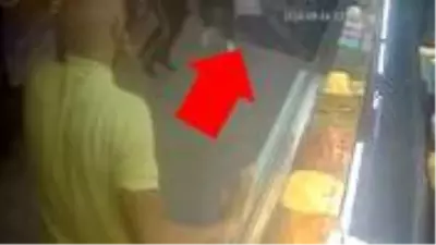 Ortaköy'de meydana gelen yol çökme anının kamera görüntüleri ortaya çıktı Ortaköy'de meydana gelen yol çökme anının kamera görüntüleri ortaya çıktı