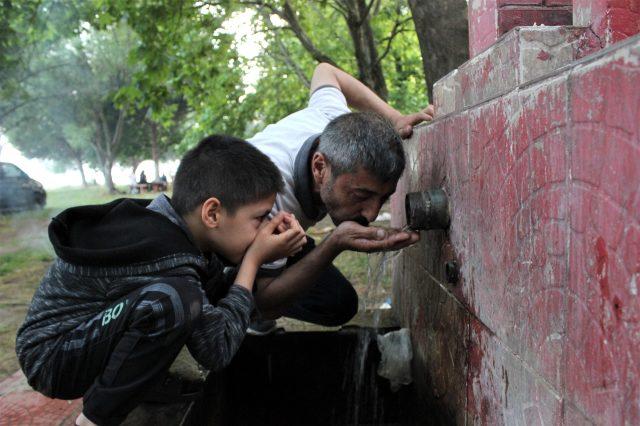 Piknik alanından çıkan su, alev alev yanıyor