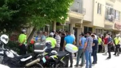 Polis memuru otomobilinde ölü bulundu Polis memuru otomobilinde ölü bulundu