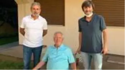 Rıdvan Dilmen ve Aykut Kocaman'ın ziyaretinde, Aziz Yıldırım'ın tuşlu telefonu dikkatlerden kaçmadı Rıdvan Dilmen ve Aykut Kocaman'ın ziyaretinde, Aziz Yıldırım'ın tuşlu telefonu dikkatlerden kaçmadı