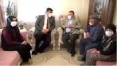 Son Dakika | Şehit ailelerine ve gazilere Cumhurbaşkanı Erdoğan'ın selamını ilettiler Son Dakika | Şehit ailelerine ve gazilere Cumhurbaşkanı Erdoğan'ın selamını ilettiler