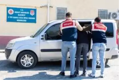 Siirt'te PKK'lı teröristlere yardım eden şahıs tutuklandı Siirt'te PKK'lı teröristlere yardım eden şahıs tutuklandı