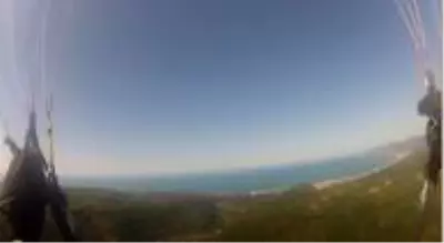 Sis Dağı'ndan yamaç paraşütüyle 45 km mesafedeki Beşikdüzü ilçesine uçtu Sis Dağı'ndan yamaç paraşütüyle 45 km mesafedeki Beşikdüzü ilçesine uçtu