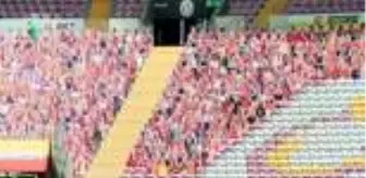 Türk Telekom Stadyumu: SPOR Galatasaraylı taraftarların fotoğrafları tribündeki yerini aldı Türk Telekom Stadyumu: SPOR Galatasaraylı taraftarların fotoğrafları tribündeki yerini aldı