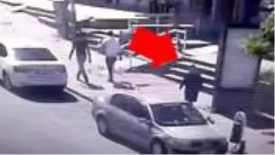 Tekirdağ'da iki kişi, gündüz yardım ettikleri kadının akşam bileziklerini çalmaya kalkıştı Tekirdağ'da iki kişi, gündüz yardım ettikleri kadının akşam bileziklerini çalmaya kalkıştı
