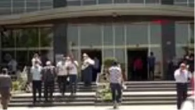 VAN Teröristlerin saldırısından yaralı kurtulan şoför: Camları kırıp, arkadaşlarımı araçtan çıkardım