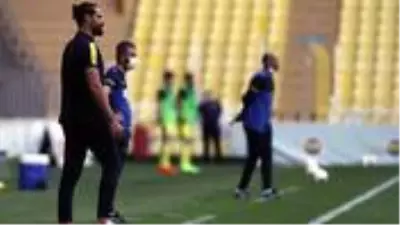 Volkan Demirel, Kadıköy'de ilk kez bir maçta takımı yönetti Volkan Demirel, Kadıköy'de ilk kez bir maçta takımı yönetti