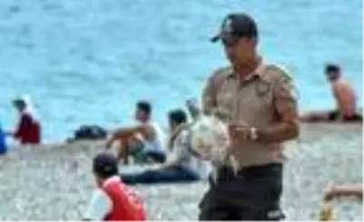 Yavru deniz kaplumbağası sahilde ölü bulundu Yavru deniz kaplumbağası sahilde ölü bulundu