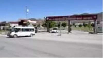 Ağrılı engellilerden başarılı pandemi ekibine çiçekli sürpriz Ağrılı engellilerden başarılı pandemi ekibine çiçekli sürpriz