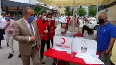 AK Parti'den Kızılay'a kan desteği AK Parti'den Kızılay'a kan desteği