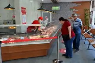 Alanya Halk Et Mağazası'nda bir ayda 12 bin kilogram et satıldı Alanya Halk Et Mağazası'nda bir ayda 12 bin kilogram et satıldı
